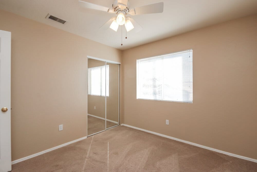 Building Photo - 969 E Elgin St