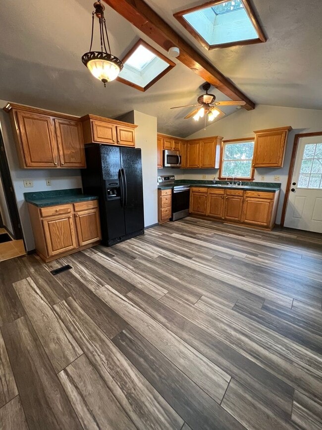 Building Photo - 2546 W Shoff