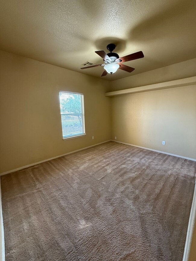 Building Photo - Beautiful 3 Bedroom Home! Available Now!
