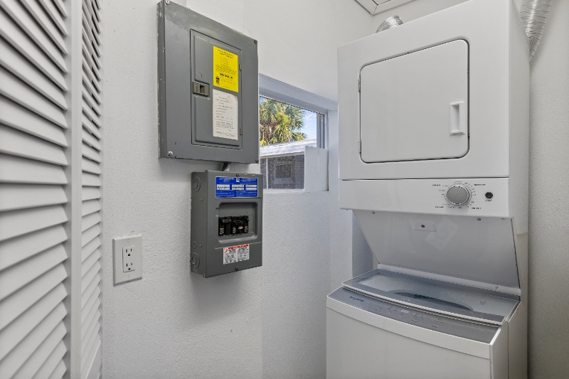 Building Photo - 2225 Aldridge Ave