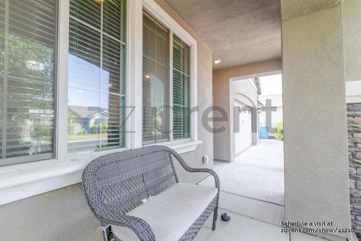 Building Photo - 5561 Harcrest Dr