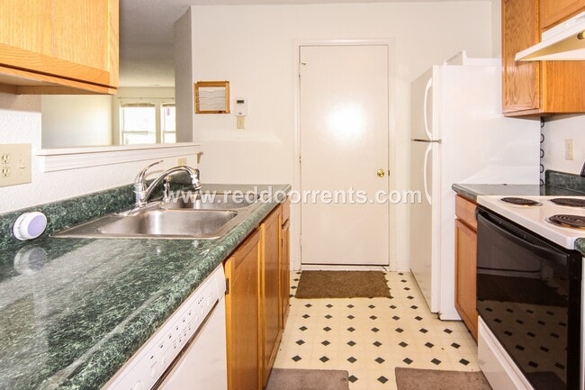 Building Photo - West side Indy, Cute 2 Bed, 2 Bath Home w/...