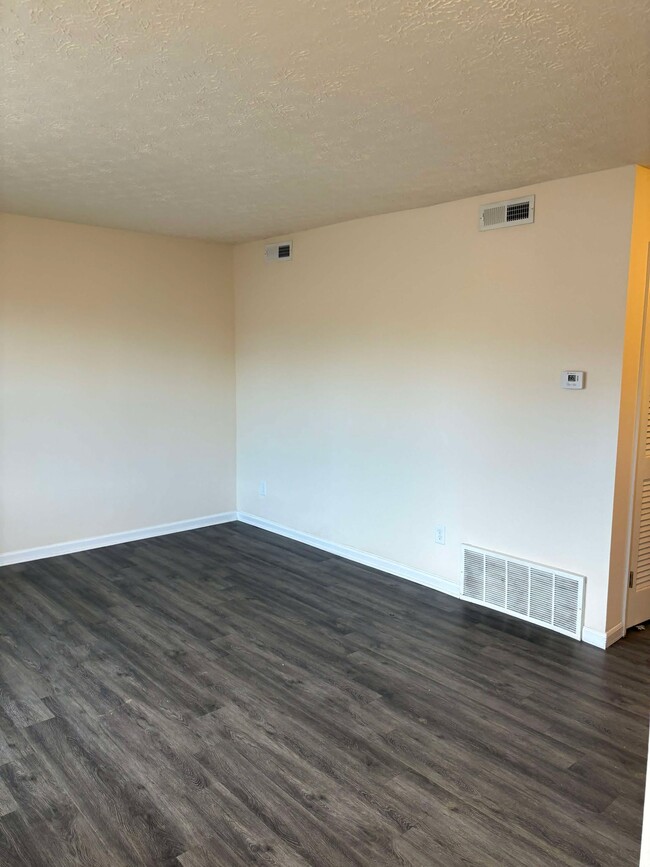 Building Photo - 1301 Kenilwood Way