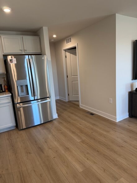 Building Photo - 951 Pemberley St