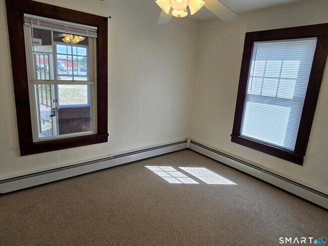 Building Photo - 150 Spencer St