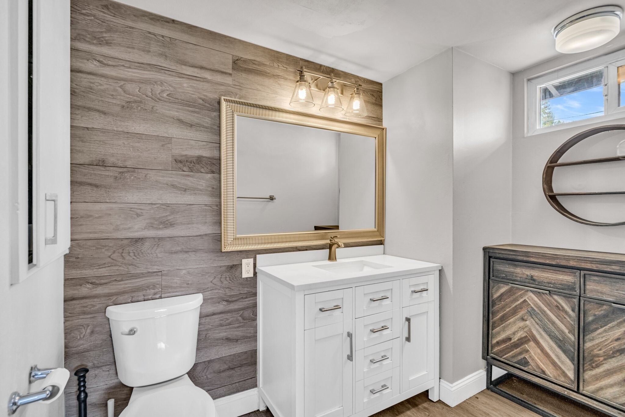 Primary Ensuite - 1880 N Greengrove St