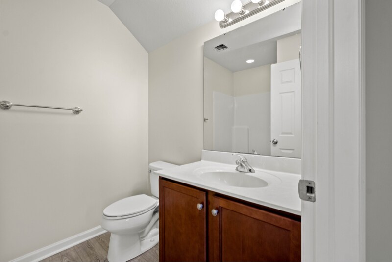 Building Photo - 75 Nicholas Dr