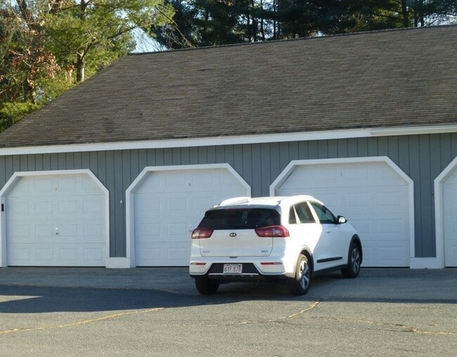 Building Photo - 116 Russet Ln