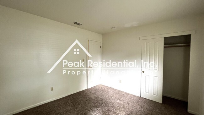 Building Photo - Very Nice 3bd/2ba Citrus Heights Home with 2 Car Garage - Must See!