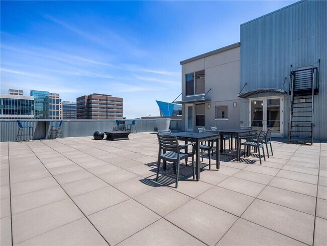 Building Photo - 521 S 7th St