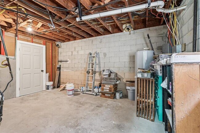 Building Photo - 119 Kelso Dr SW