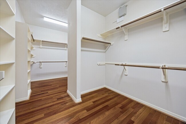 Building Photo - 7608 Janak Dr