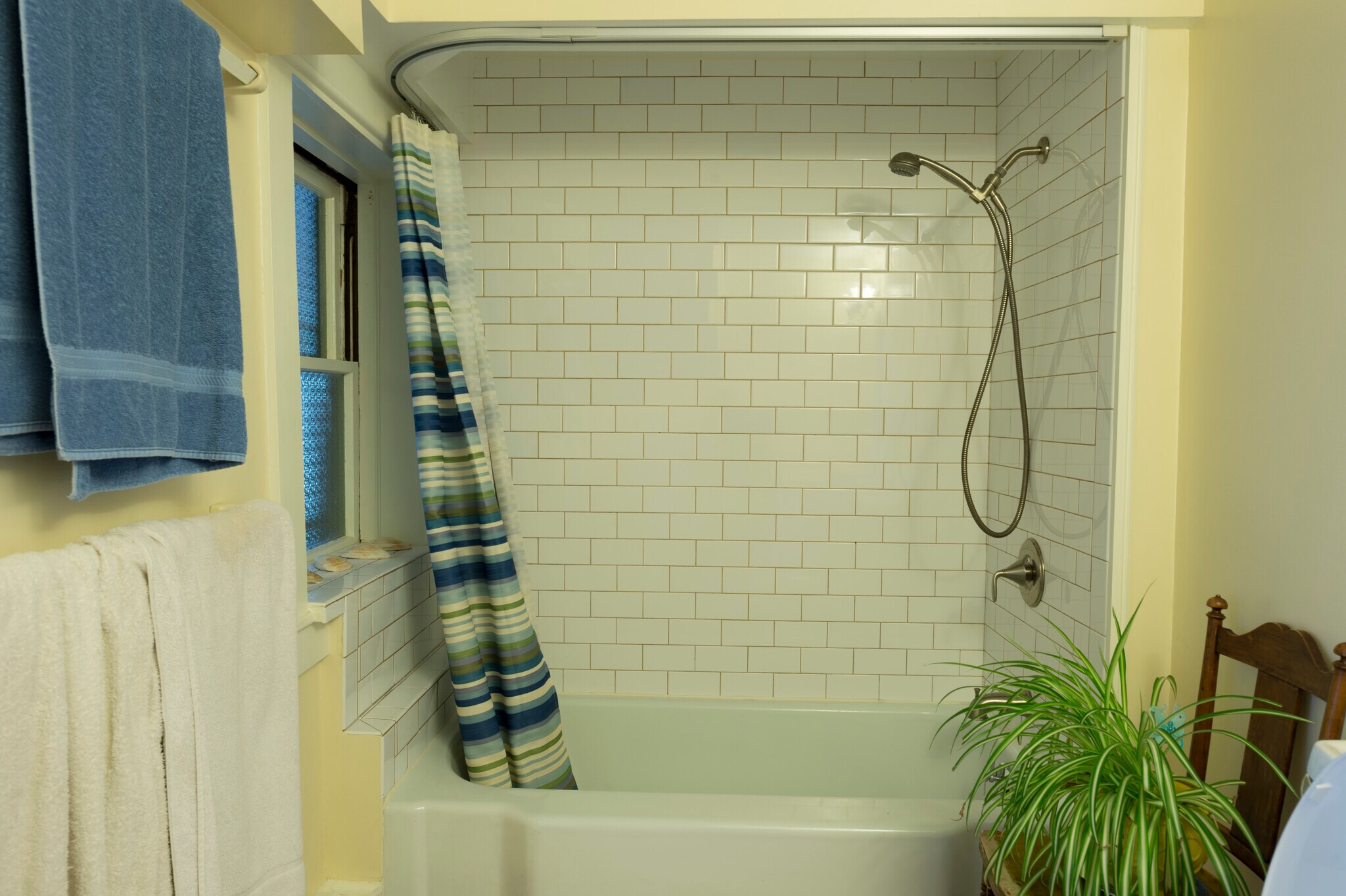 Bathroom - 40 Barrett Pl