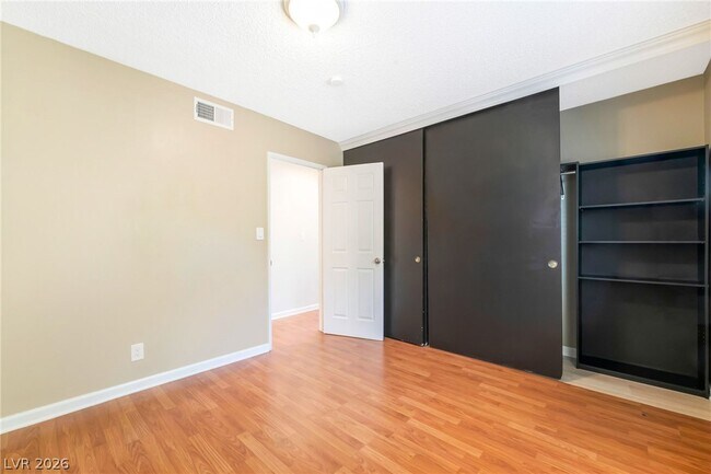 Building Photo - 4565 Meridian Dr