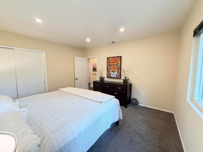 Building Photo - 25340 Marion Ridge Dr