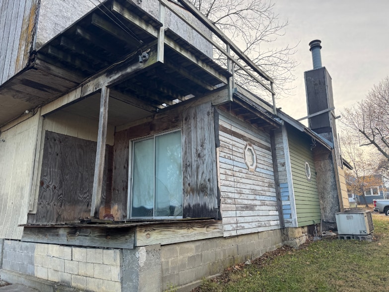 Building Photo - 112 S B St