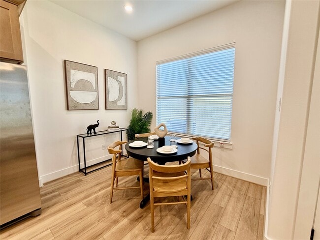 Building Photo - 5922 Cebra St