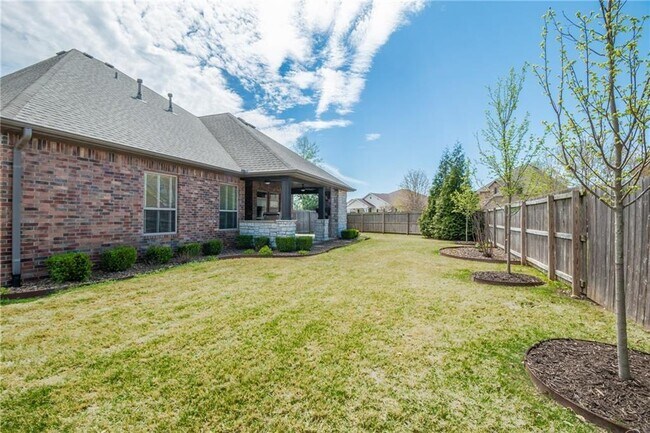 Building Photo - 5404 SW Lavender St