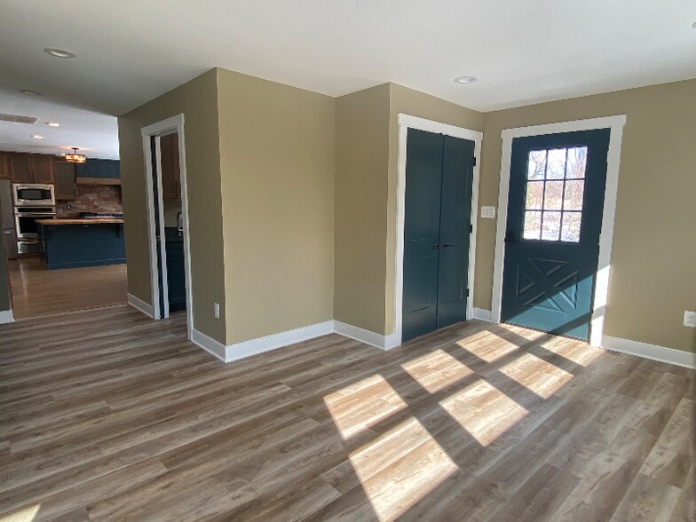 Building Photo - 1732 Castleman Rd