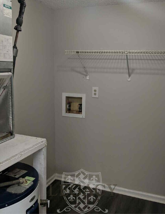 Building Photo - 748 Holder Dr