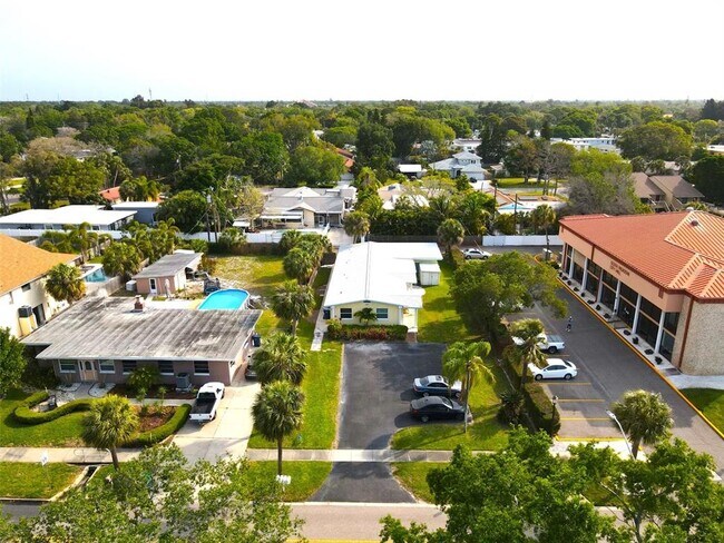 Building Photo - 7057 Sunset Dr S