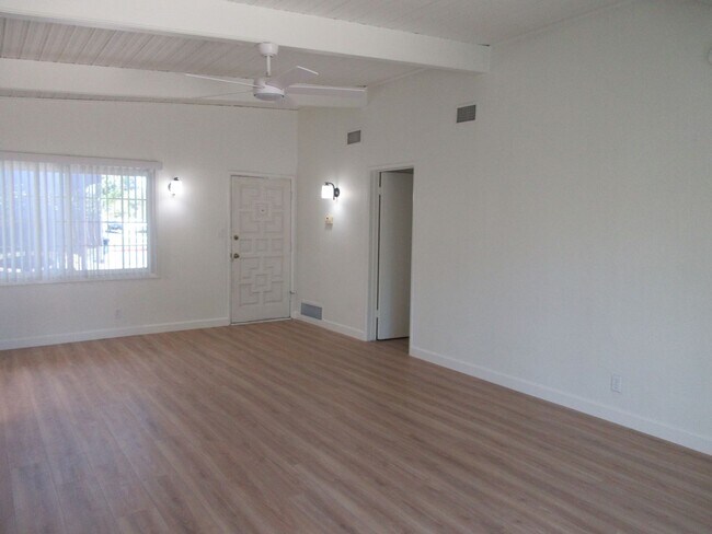 Building Photo - 10818 Paso Robles Ave
