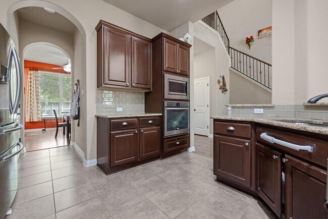 Building Photo - 614 Spanish Mustang Dr