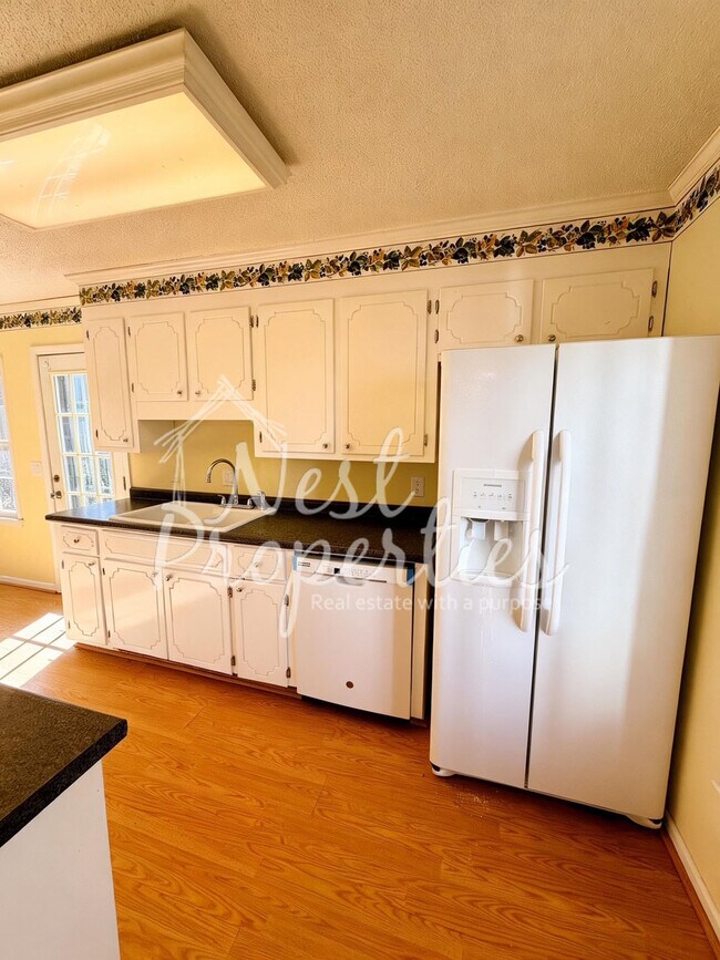 Building Photo - 325 Southampton Dr