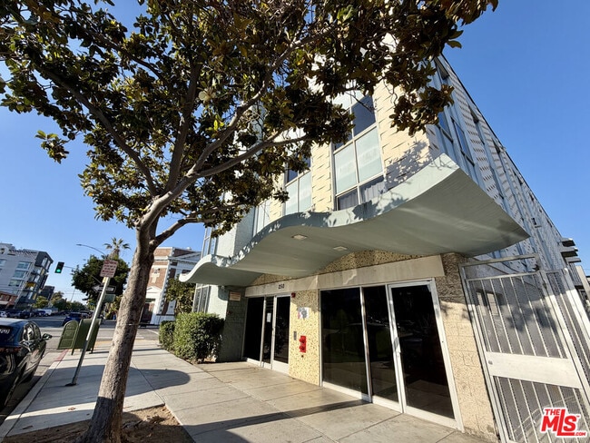 Building Photo - 250 Linden Ave