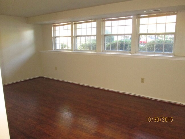 Building Photo - Tow bedoom Condo