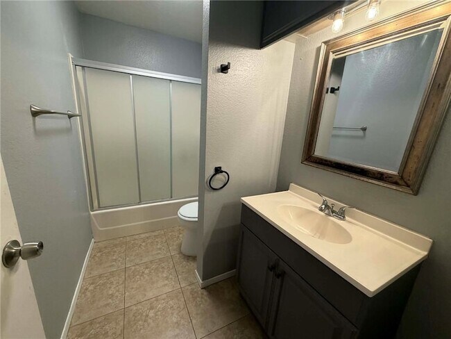 Building Photo - 3736 Oak Creek Dr