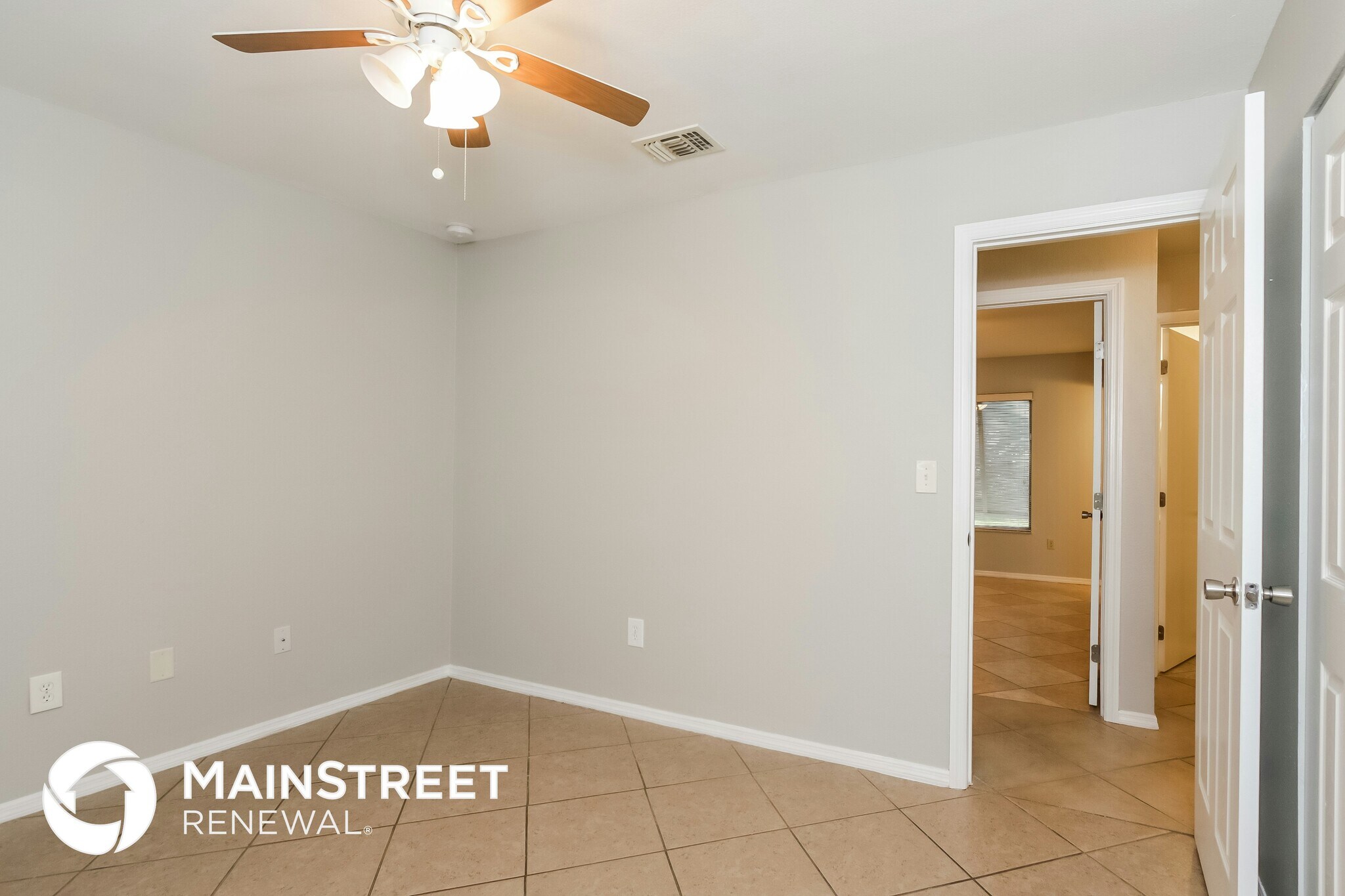 Building Photo - 2680 Roxbury Cir