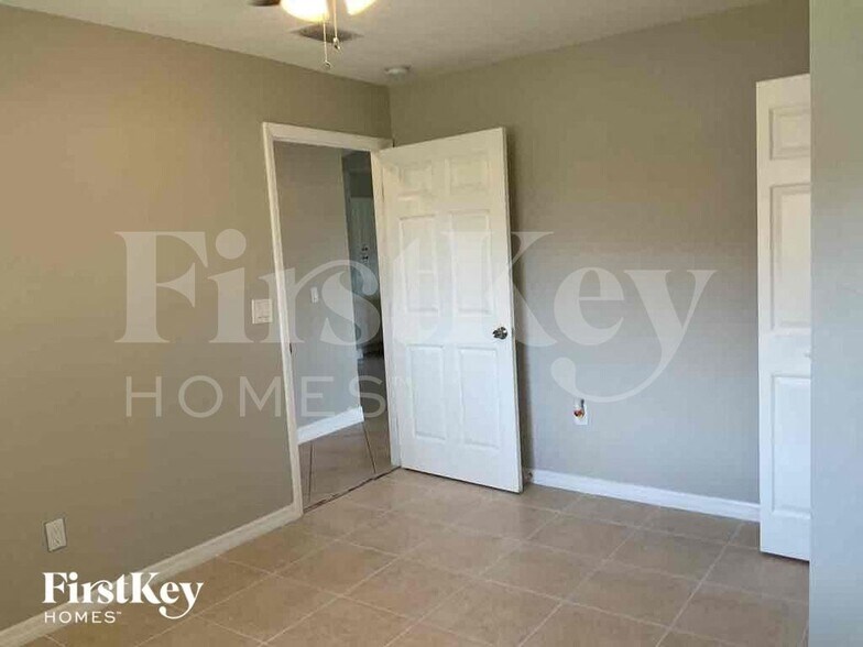 Building Photo - 314 SE 15th St