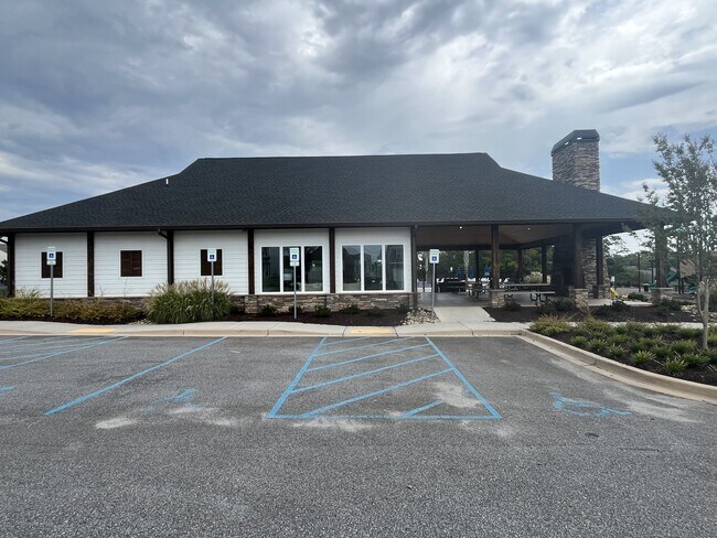 Building Photo - 215 Deskin Ln
