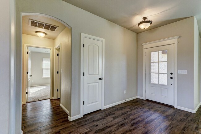 Building Photo - HOME AVAILABLE FOR LEASE