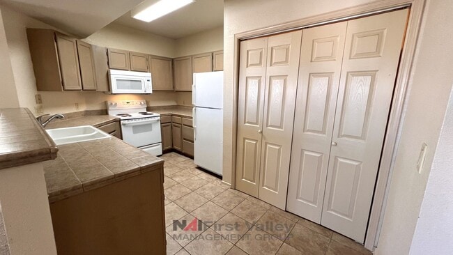 Building Photo - 1 Bedroom, 1 Bath