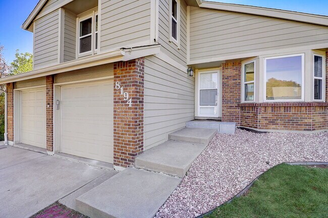 front - 8194 S Trenton Way