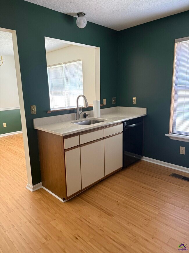 Building Photo - 421 Granada Terrace