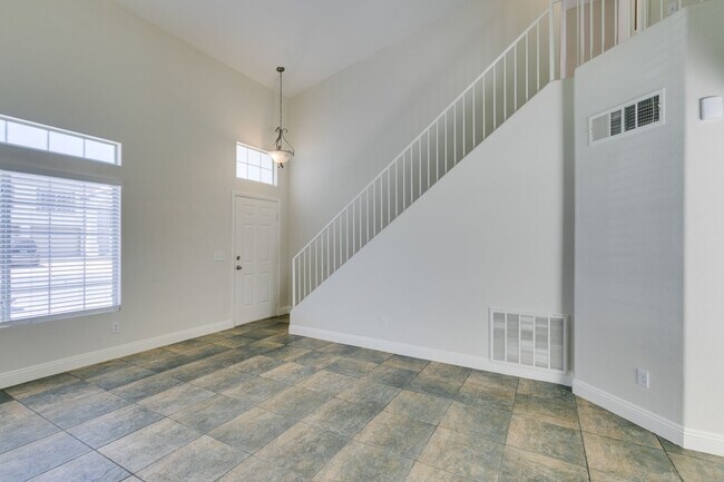 Building Photo - Modern 2 Bed, 2.5 Bath Henderson Townhome