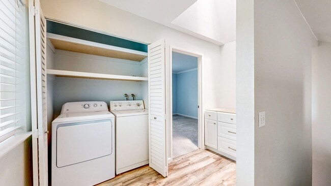 Building Photo - Serene 2 Bedroom 2 Bath Townhome in Windsor, CA with Carport Included!