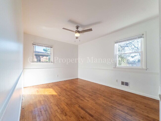 Building Photo - 101 Hyacinth Ave