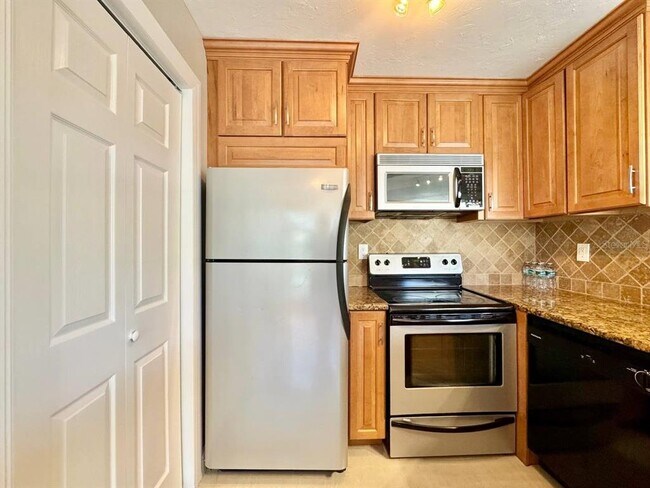 Building Photo - 8615 Mallard Reserve Dr