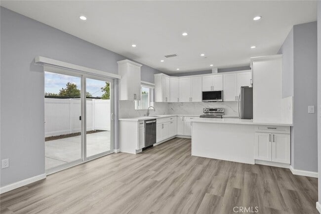 Building Photo - 15836 Eccles St
