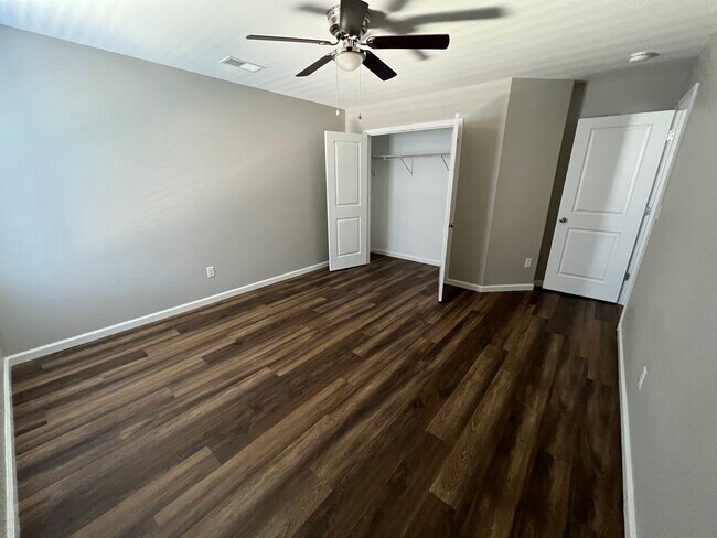 Building Photo - 3909 Sweetspire Dr
