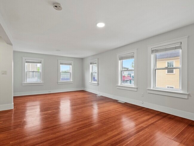 Primary Photo - 17 Bradford St