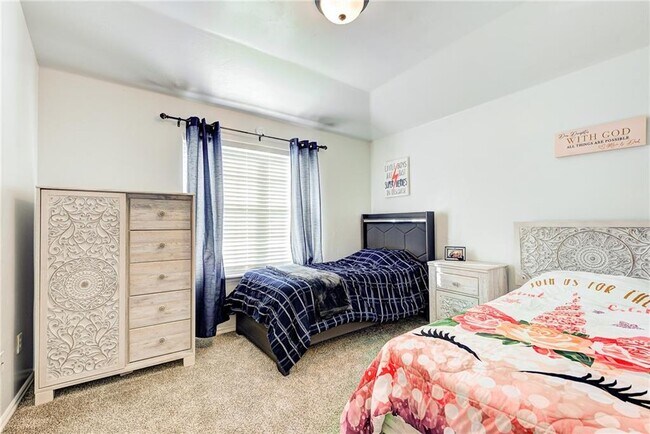 Building Photo - 2405 SW 137th St