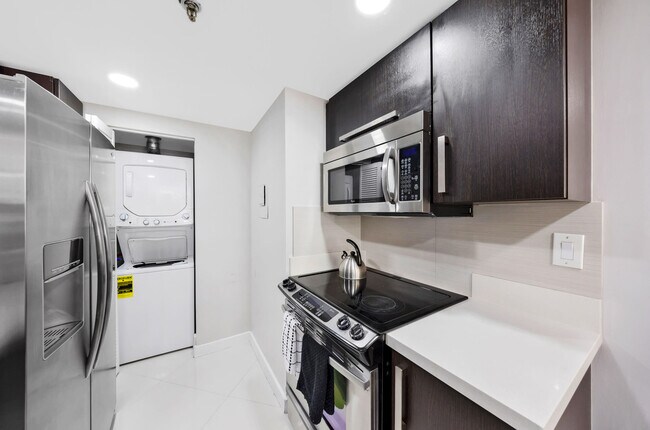 Building Photo - 1717 N Bayshore Dr