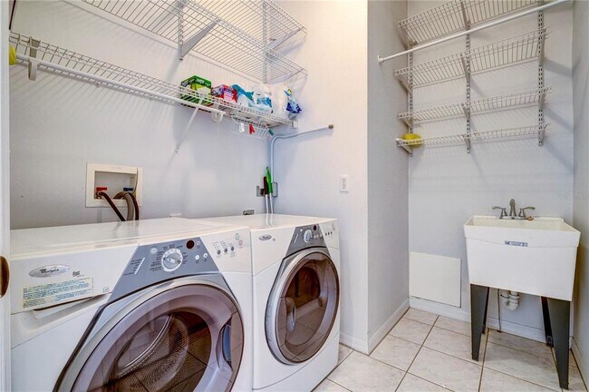 Building Photo - 5621 52nd Ave W