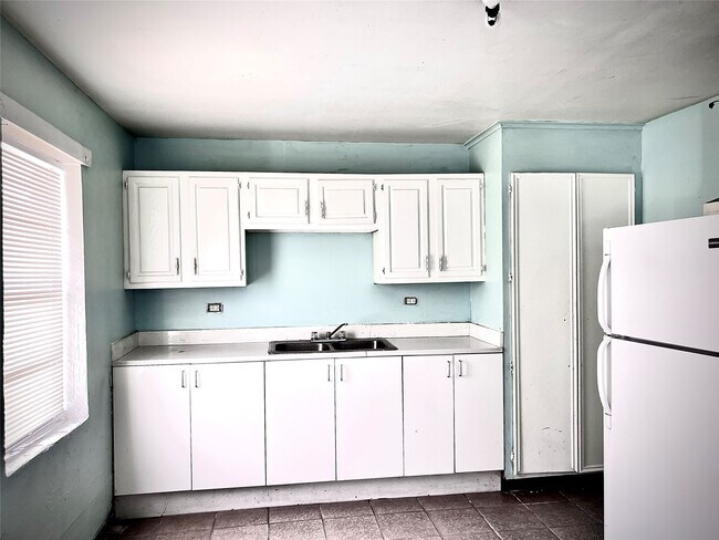 Building Photo - 1825 W Little York Rd