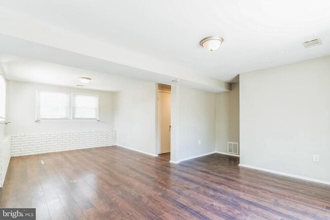 Building Photo - 14 Greystone Cir